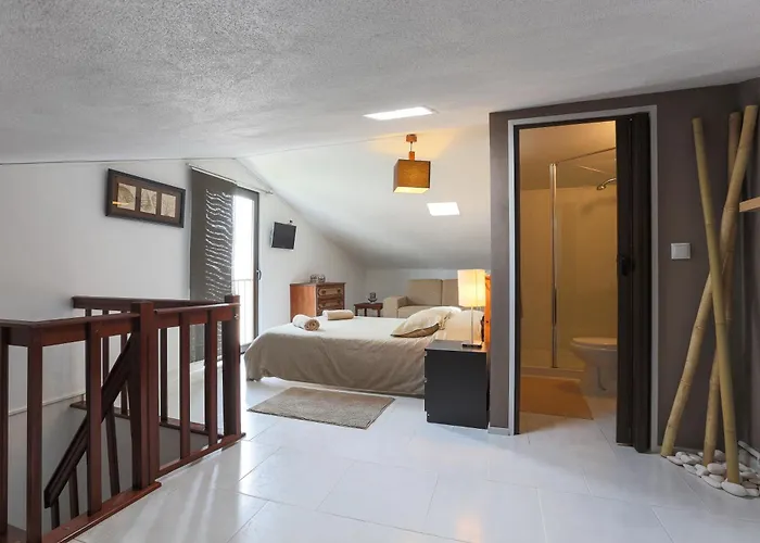 Sandycamps Surf House